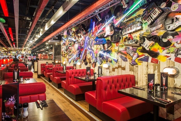 tgi-fridays-opens-flagship-restaurant